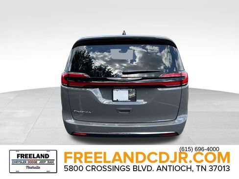 New 2025 Chrysler Pacifica Select image 6