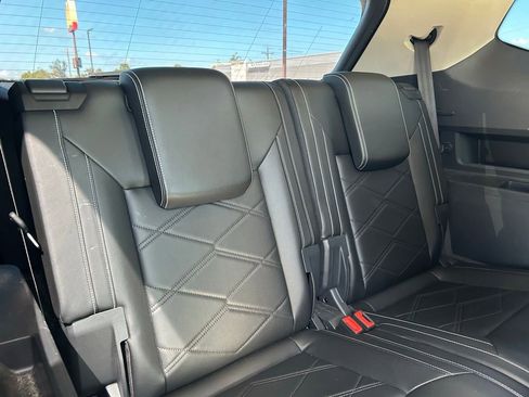 Used 2024 Volkswagen Atlas SE w/ Black Wheel Package image 18