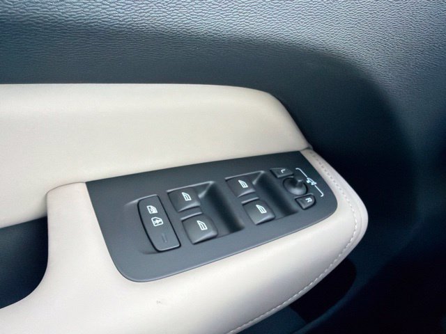 New 2027 Volvo XC60 B5 Plus AWD/4WD image 25