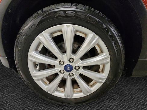 Used 2019 Ford Escape SEL image 11