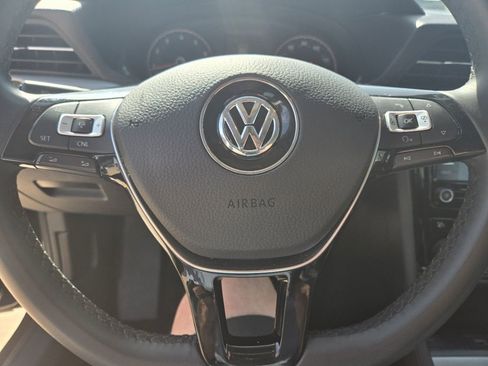 Used 2022 Volkswagen Passat 2.0T SE image 11