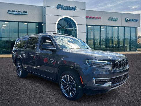 Used 2024 Jeep Wagoneer L Series III w/ Premium Group I AWD/4WD image 1