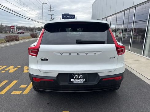Certified 2025 Volvo XC40 B5 Plus AWD/4WD image 4