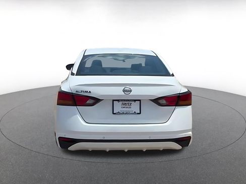 Used 2025 Nissan Altima 2.5 SV FWD image 14