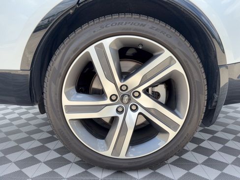 Used 2023 Land Rover Discovery HSE R-Dynamic AWD/4WD image 13