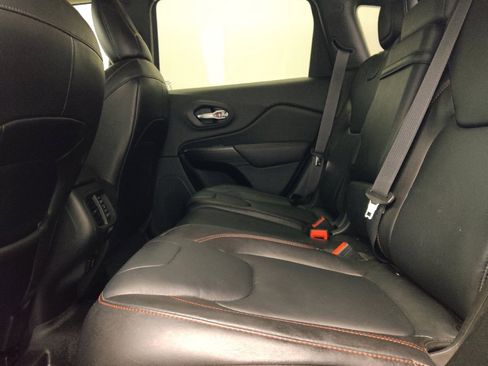 Used 2014 Jeep Cherokee Trailhawk w/ Leather Interior Group AWD/4WD image 18