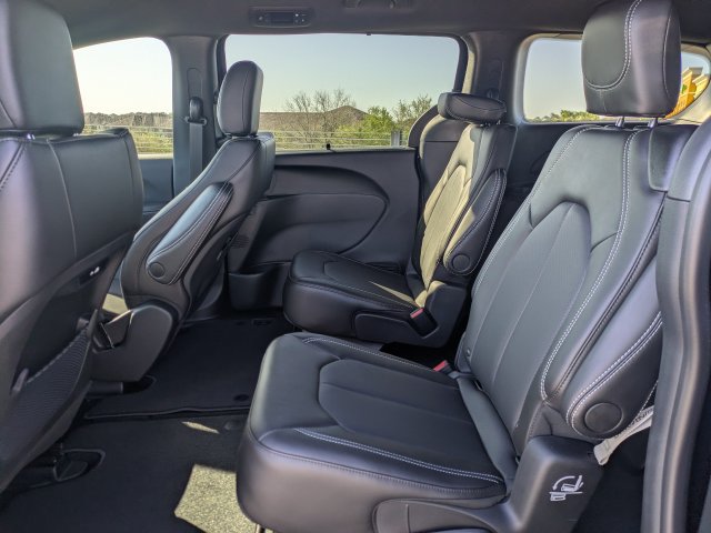 New 2026 Chrysler Pacifica Select FWD image 13
