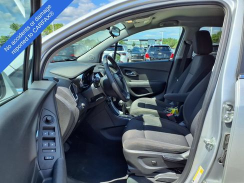 Used 2018 Chevrolet Trax LT FWD image 18