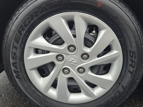 Used 2019 Hyundai Elantra SE w/ Cargo Package image 35