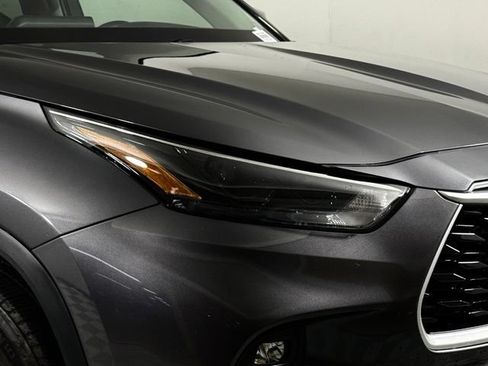 Used 2022 Toyota Highlander XLE AWD/4WD image 15