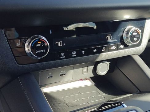 New 2025 Mitsubishi Outlander SE image 19