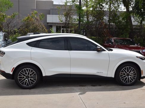 Certified 2025 Ford Mustang Mach-E Premium image 6