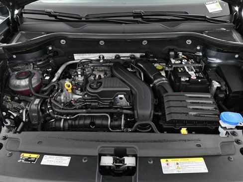 Certified 2023 Volkswagen Taos SE image 28