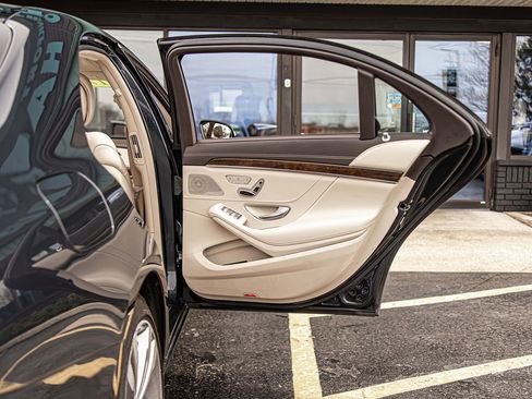 Used 2017 Mercedes-Benz S 550 4MATIC Sedan w/ Premium Package image 40