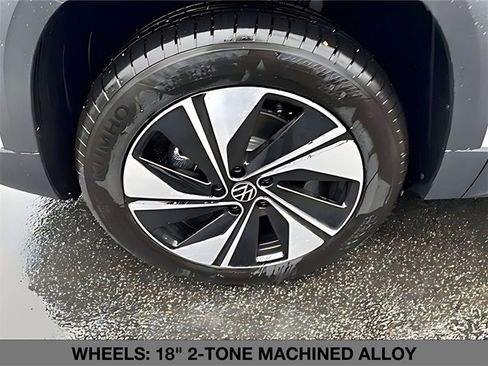 Used 2025 Volkswagen Taos SE w/ Panoramic Sunroof Package image 8