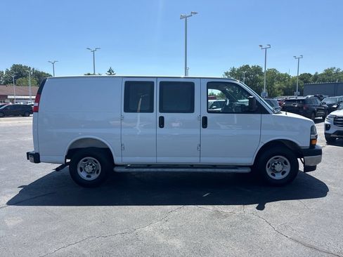 Used 2025 Chevrolet Express 2500 w/ Driver Convenience Package RWD image 7