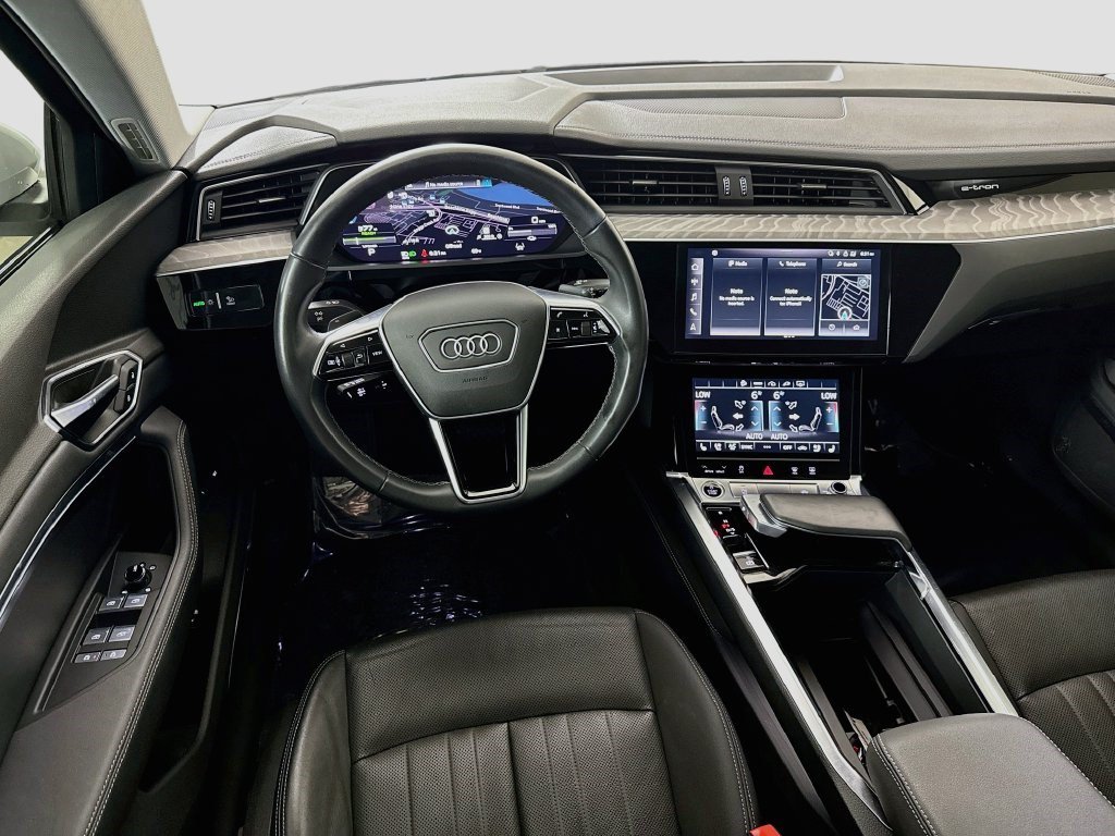 Used 2022 Audi e-tron Premium Plus w/ Premium Plus Package AWD/4WD image 16