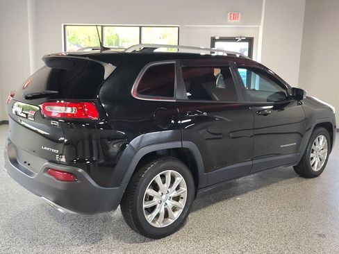 Used 2017 Jeep Cherokee Limited AWD/4WD image 5