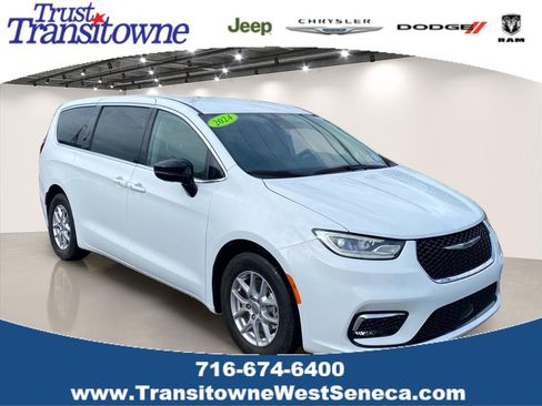 Used 2024 Chrysler Pacifica Touring-L FWD image 1
