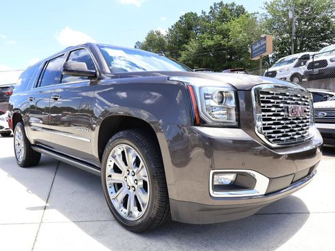 Used 2019 GMC Yukon XL Denali w/ Open Road Package AWD/4WD image 9
