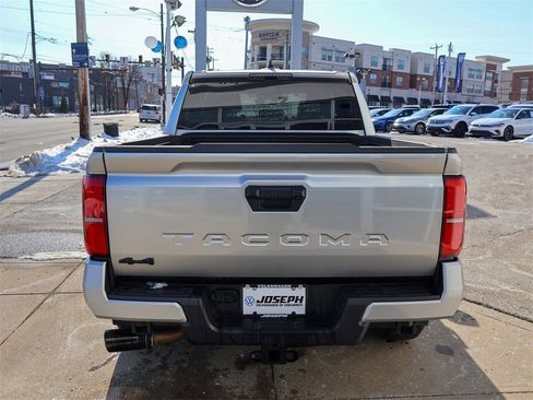 Used 2024 Toyota Tacoma TRD Sport image 4