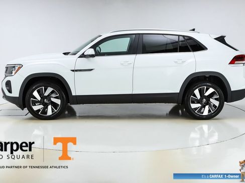 Used 2025 Volkswagen Atlas Cross Sport SE image 2