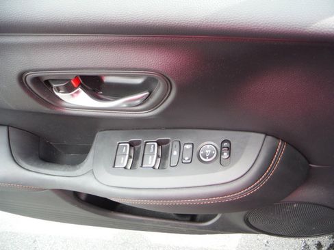 Used 2025 Honda HR-V Sport image 12