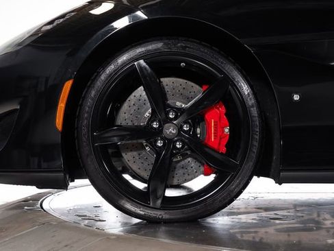 Used 2019 Ferrari Portofino RWD image 18