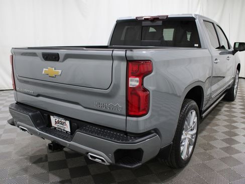 Used 2025 Chevrolet Silverado 1500 High Country image 32