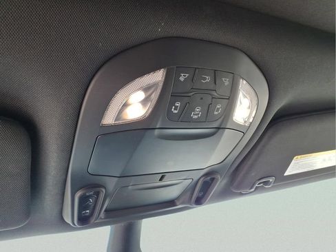 Used 2025 Chrysler Pacifica Limited FWD image 22