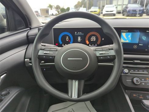 Used 2025 Hyundai Tucson SE image 18