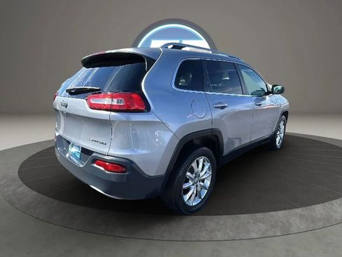 Used 2017 Jeep Cherokee Limited image 7