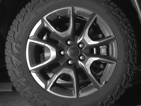 Used 2025 Jeep Compass Trailhawk image 13