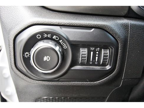 Used 2019 Jeep Wrangler Unlimited Sahara AWD/4WD image 22
