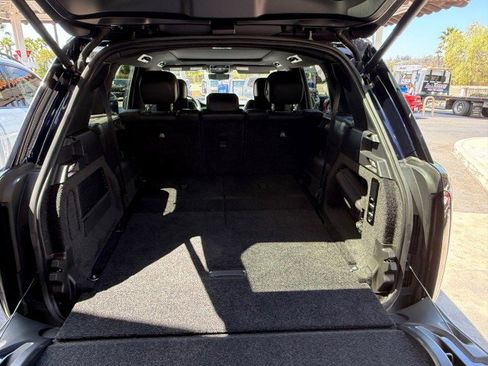 Used 2023 Land Rover Range Rover Long Wheelbase SE image 18
