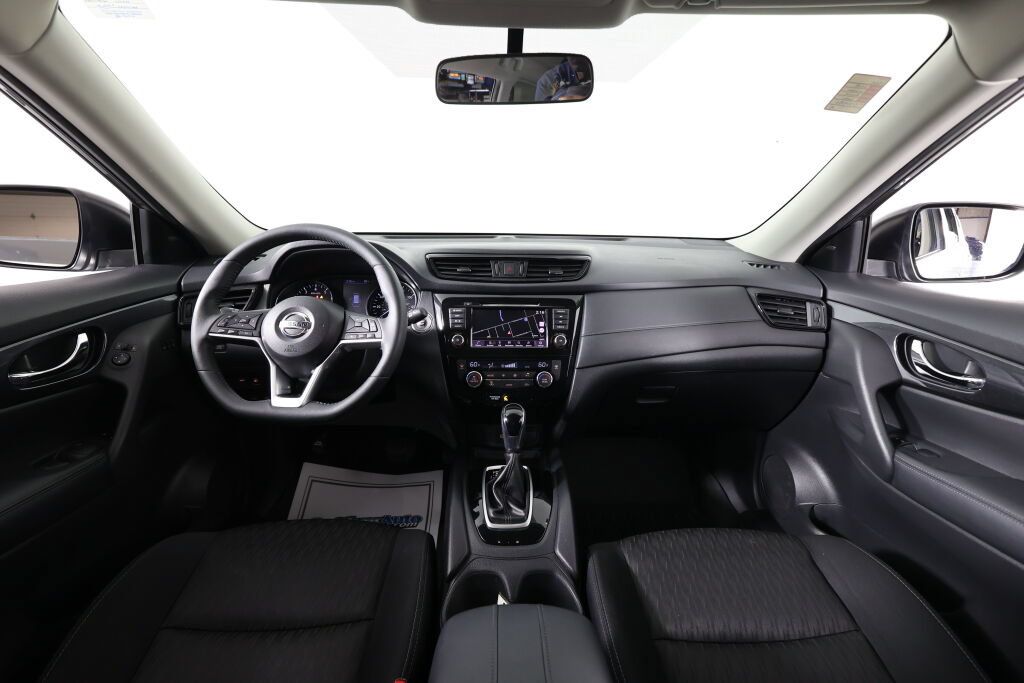 Used 2018 Nissan Rogue SV w/ Premium Package AWD/4WD image 28