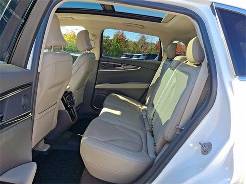 Used 2021 Lincoln Nautilus Reserve w/ Equipment Group 201A image 11