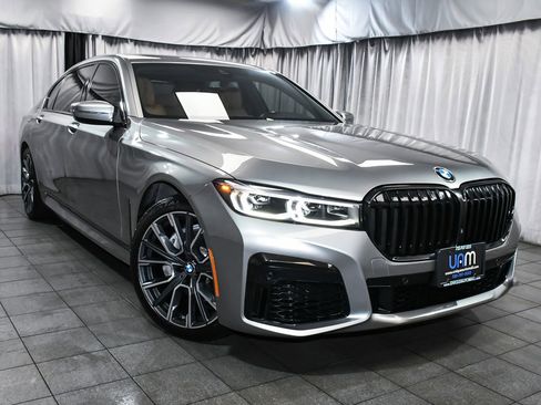 Used 2022 BMW 740i xDrive w/ M Sport Package AWD/4WD image 3