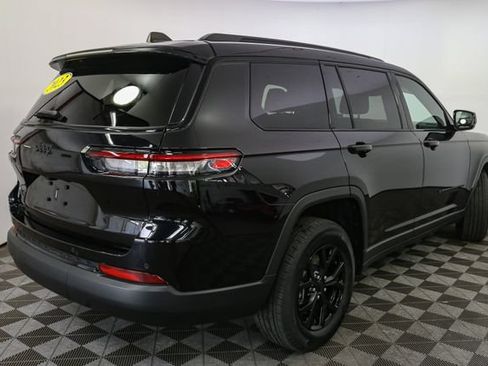 Used 2023 Jeep Grand Cherokee L Laredo AWD/4WD image 12