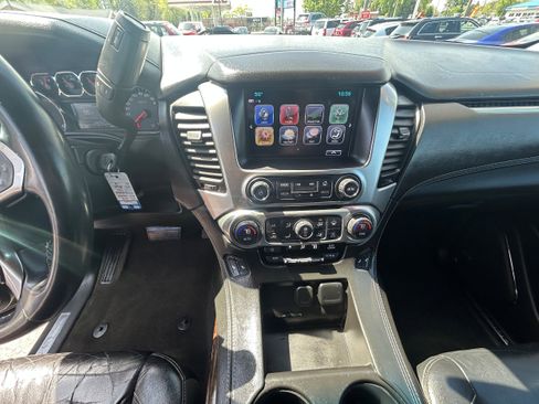 Used 2018 Chevrolet Suburban LT RWD image 11