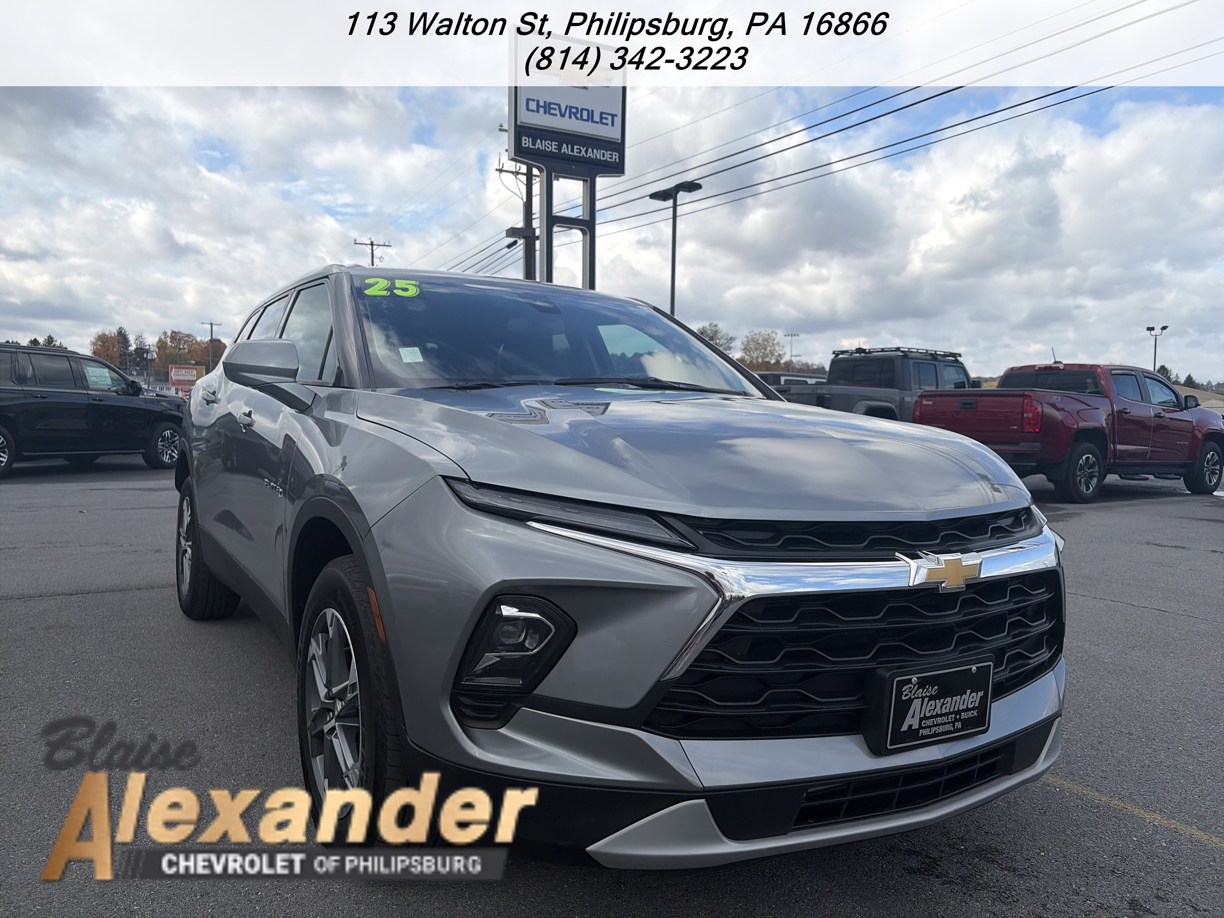 Used 2025 Chevrolet Blazer LT AWD/4WD image 1