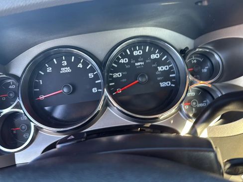 Used 2012 Chevrolet Silverado 2500 W/T w/ Snow Plow Prep Package image 18