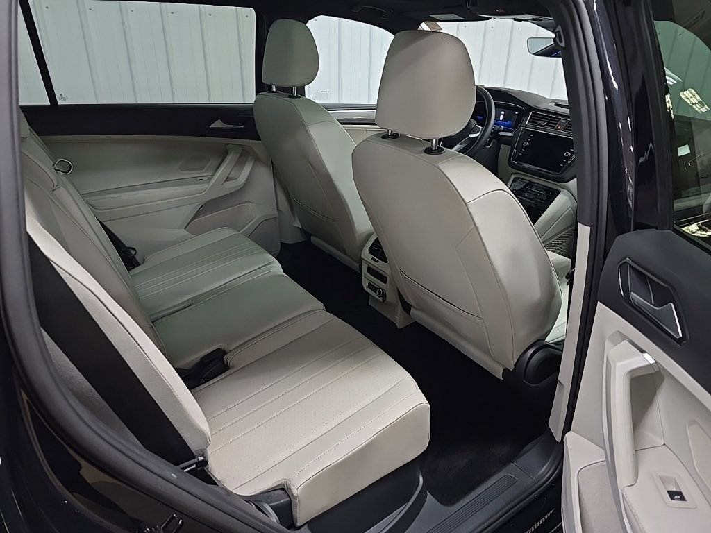 Used 2023 Volkswagen Tiguan SE R-Line AWD/4WD image 18