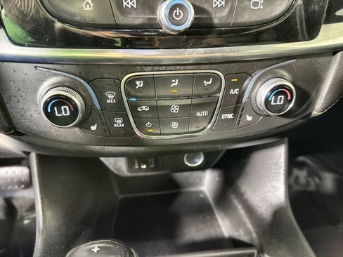 Used 2019 Chevrolet Traverse LT FWD image 21
