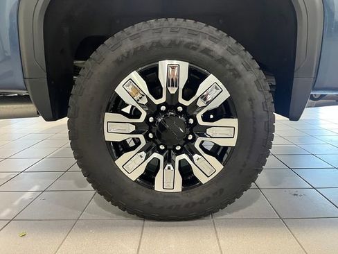 Used 2025 GMC Sierra 2500 Denali w/ Denali Reserve Package AWD/4WD image 9