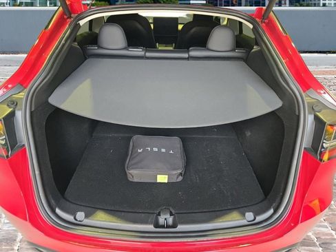 Used 2022 Tesla Model Y Long Range image 11