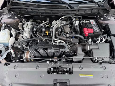 Used 2024 Nissan Altima 2.5 SV image 8