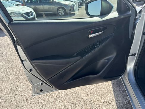 Used 2019 Toyota Yaris Sedan image 11