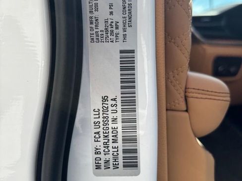 Used 2025 Jeep Grand Cherokee L Summit AWD/4WD image 22