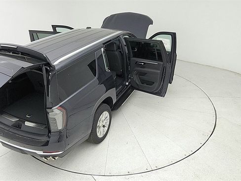 New 2025 Chevrolet Suburban Premier image 15